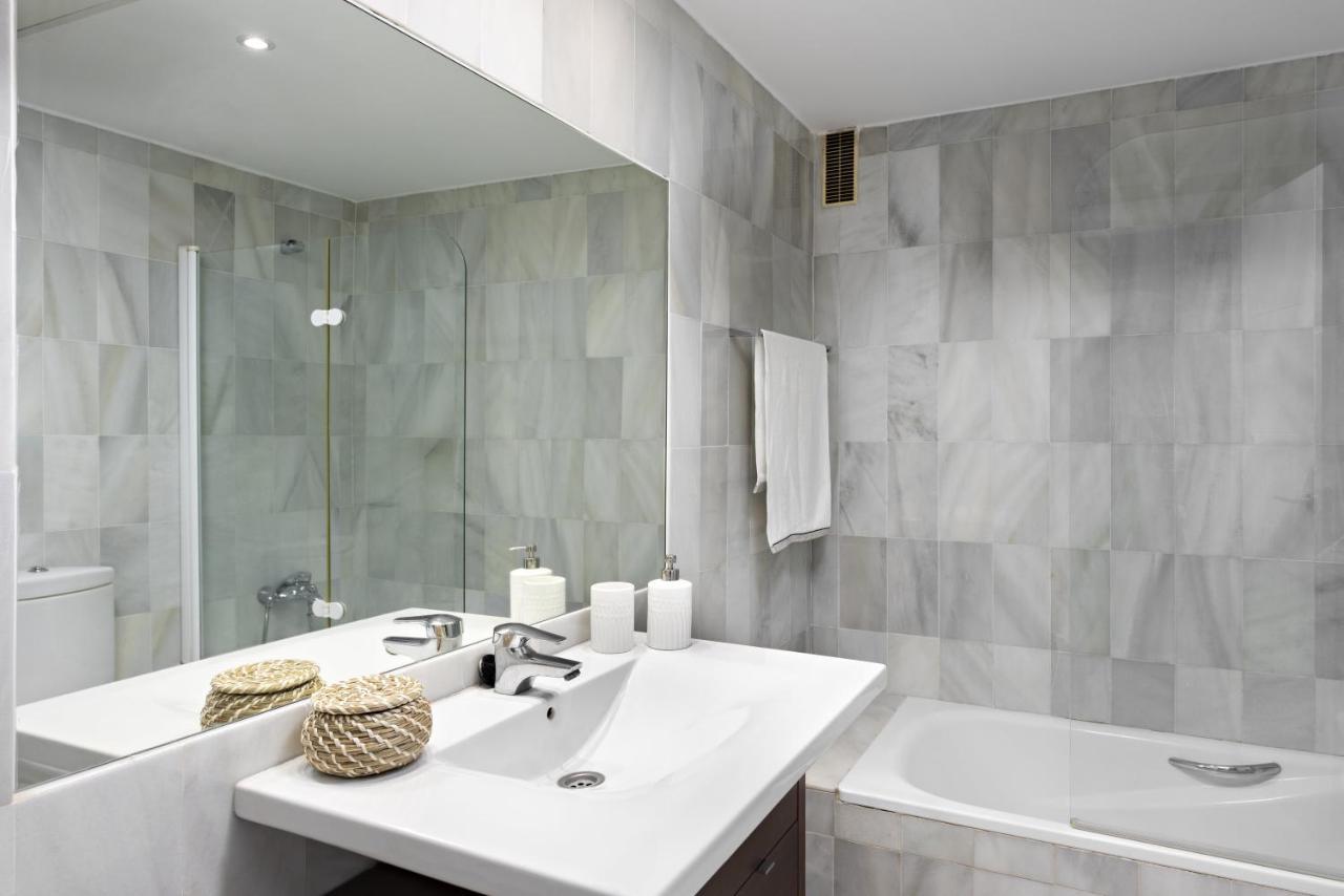 Two Bedroom Apartment In Puerto Banus With Terrace Marbella Buitenkant foto